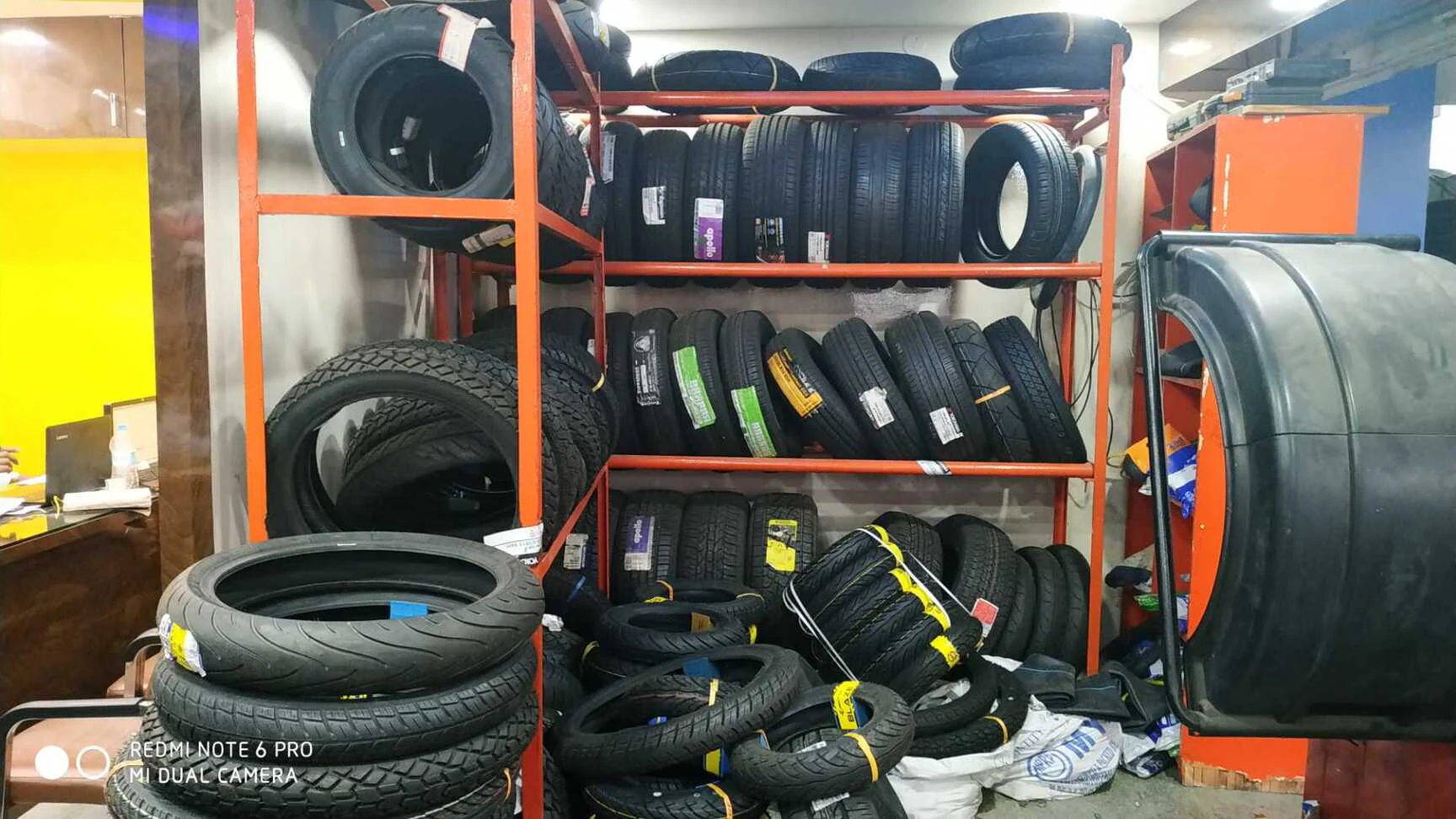 Popular Tyres Background